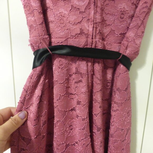 LE CHATEAU pink lace skater dress with removable black satin belt - Picture 11 of 12